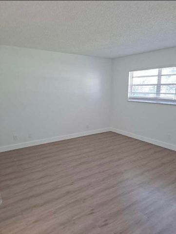 603 S State Road 7 2i, Margate, FL 33068