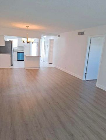 603 S State Road 7 2i, Margate, FL 33068