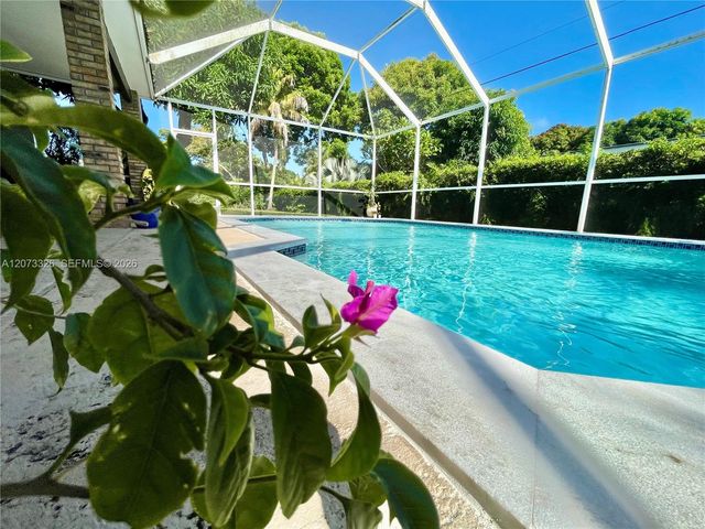 8522 SW 148th Terrace, Palmetto Bay, FL 33158