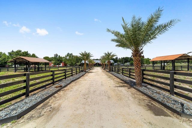 16392 NE JACKSONVILLE ROAD, Citra, FL 32113