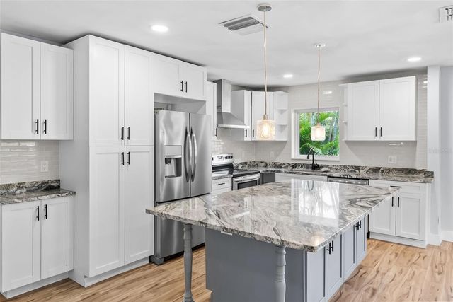 3712 N CLEARFIELD AVENUE, Tampa, FL 33603