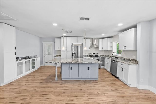 3712 N CLEARFIELD AVENUE, Tampa, FL 33603