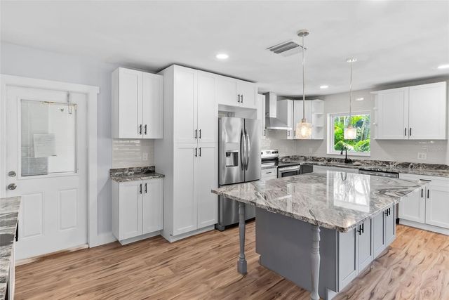 3712 N CLEARFIELD AVENUE, Tampa, FL 33603