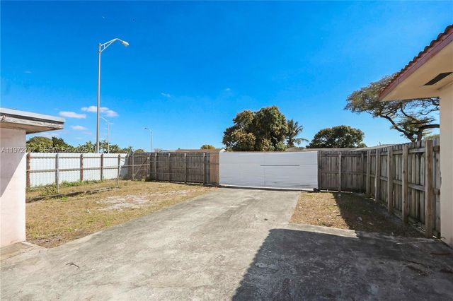 799 E 30th St, Hialeah, FL 33013