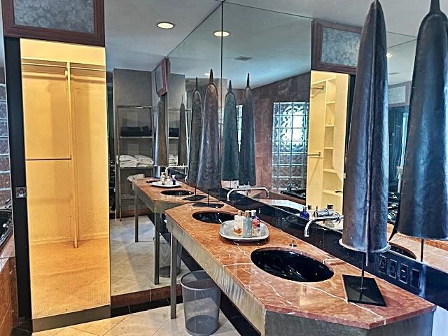 1710 Dorchester Drive, Nichols Hills, OK 73120