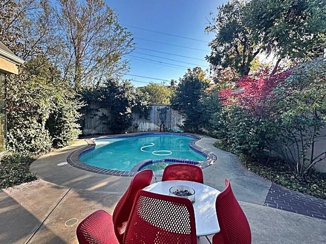 1710 Dorchester Drive, Nichols Hills, OK 73120