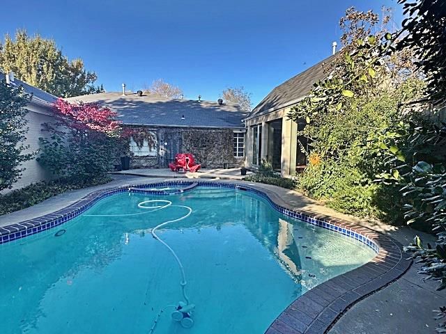 1710 Dorchester Drive, Nichols Hills, OK 73120