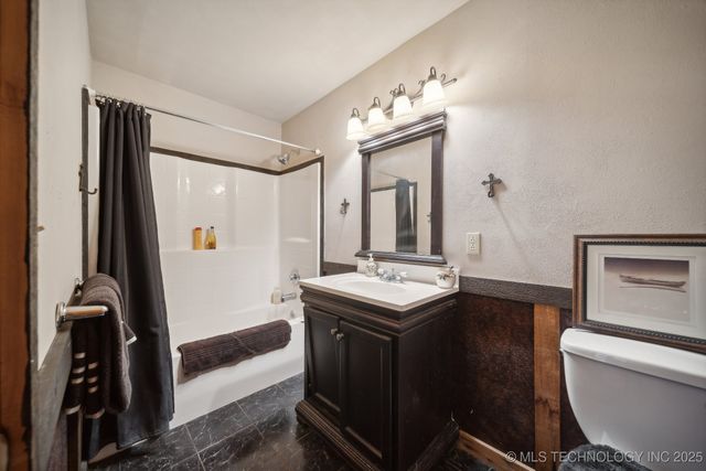 3192 W Hickory Hills Drive, Hulbert, OK 74441
