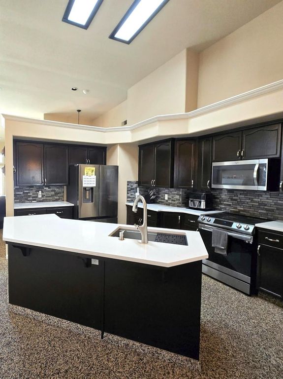 Image 10 of property listing at 2230 E Ryan Avenue, Fresno, CA 93720