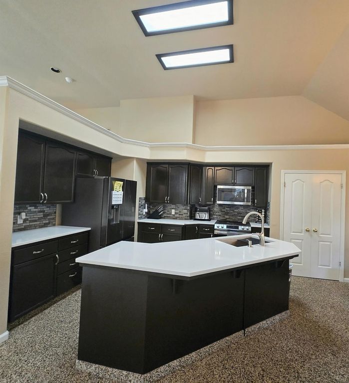 Image 11 of property listing at 2230 E Ryan Avenue, Fresno, CA 93720