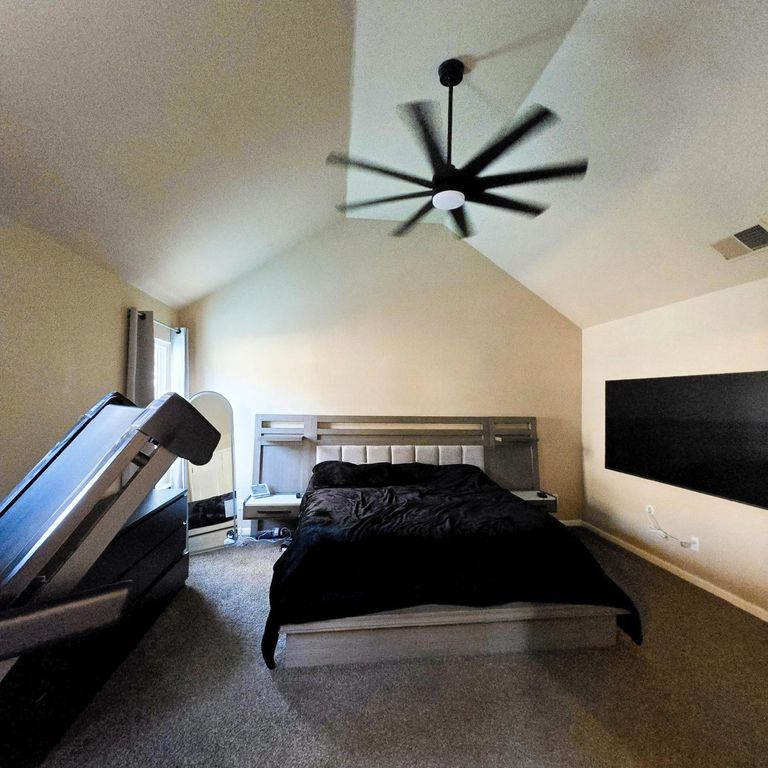 Image 14 of property listing at 2230 E Ryan Avenue, Fresno, CA 93720