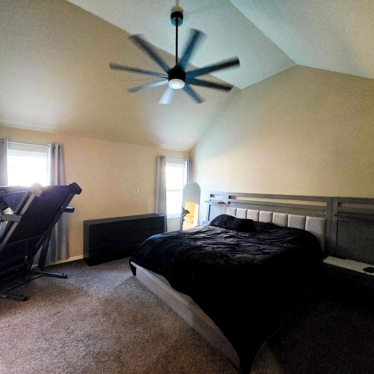 Image 15 of property listing at 2230 E Ryan Avenue, Fresno, CA 93720