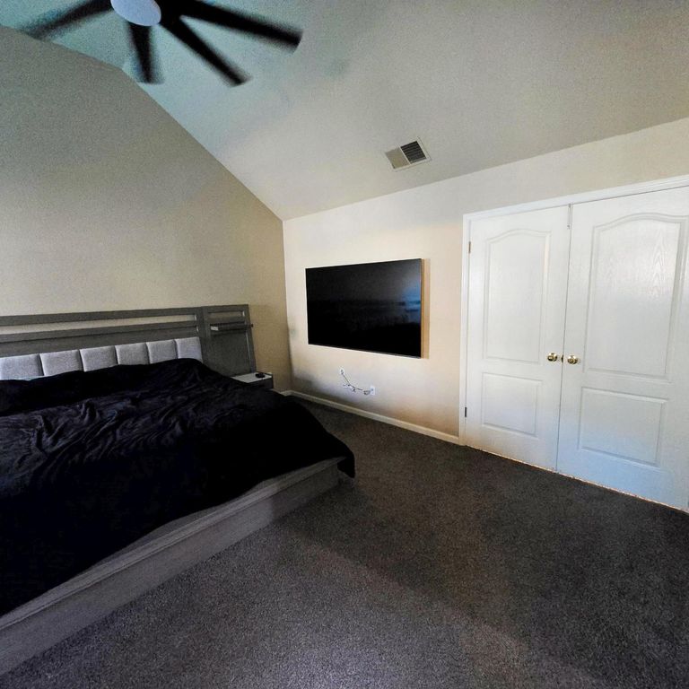 Image 16 of property listing at 2230 E Ryan Avenue, Fresno, CA 93720