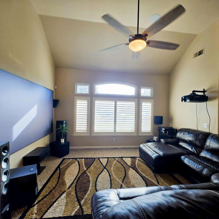 Image 5 of property listing at 2230 E Ryan Avenue, Fresno, CA 93720