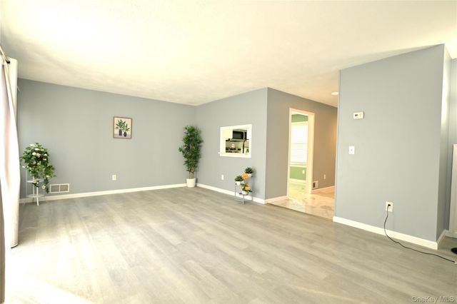 14 Kensington Way, Middletown, NY 10940