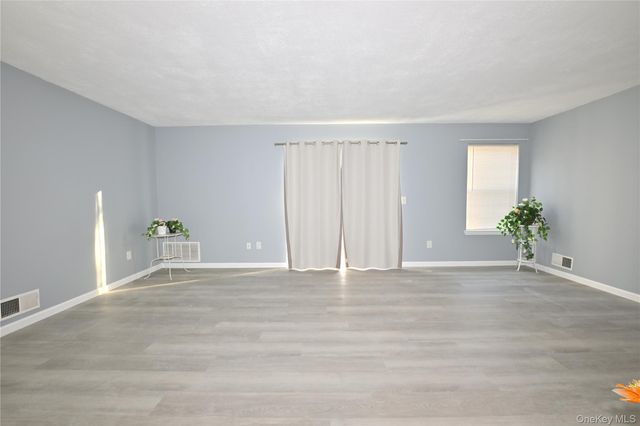 14 Kensington Way, Middletown, NY 10940