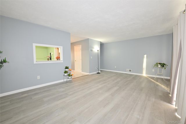 14 Kensington Way, Middletown, NY 10940