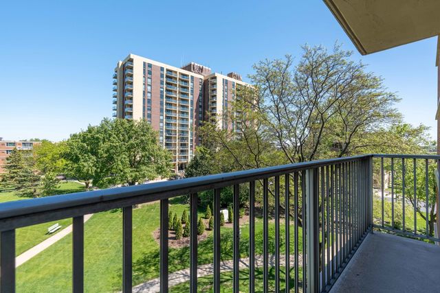 2211 S Highland Avenue 4B, Lombard, IL 60148