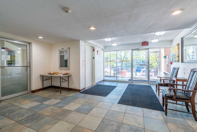 2211 S Highland Avenue 4B, Lombard, IL 60148