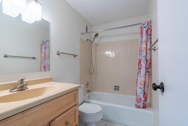 2211 S Highland Avenue 4B, Lombard, IL 60148