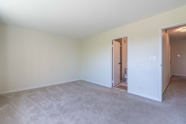 2211 S Highland Avenue 4B, Lombard, IL 60148