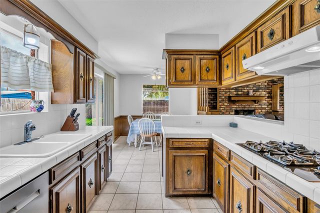 2421 Maxwell Lane, Deer Park, TX 77536