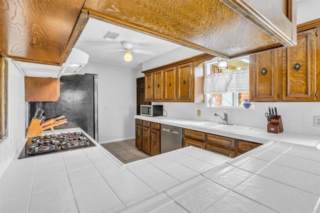 2421 Maxwell Lane, Deer Park, TX 77536