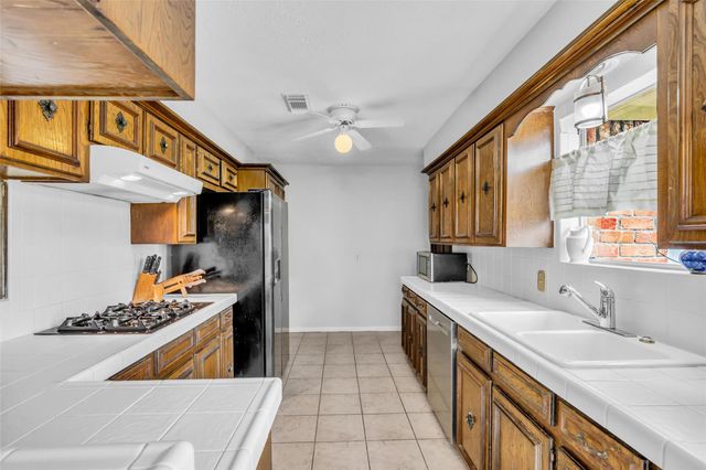 2421 Maxwell Lane, Deer Park, TX 77536