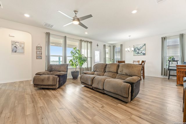 417 Cordova Crossing, Seguin, TX 78155