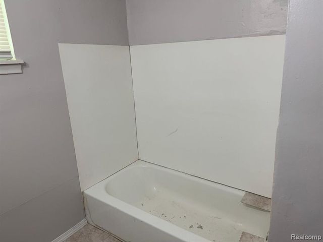 1913 Basil Lane, Flint, MI 48504