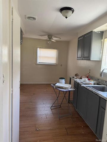 1913 Basil Lane, Flint, MI 48504