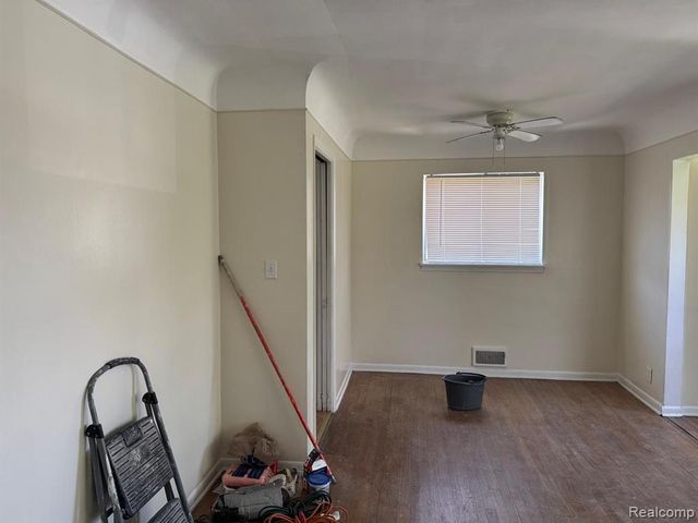 1913 Basil Lane, Flint, MI 48504