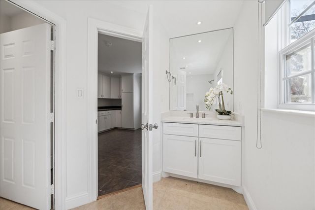 2409 Dryden Road, Houston, TX 77030