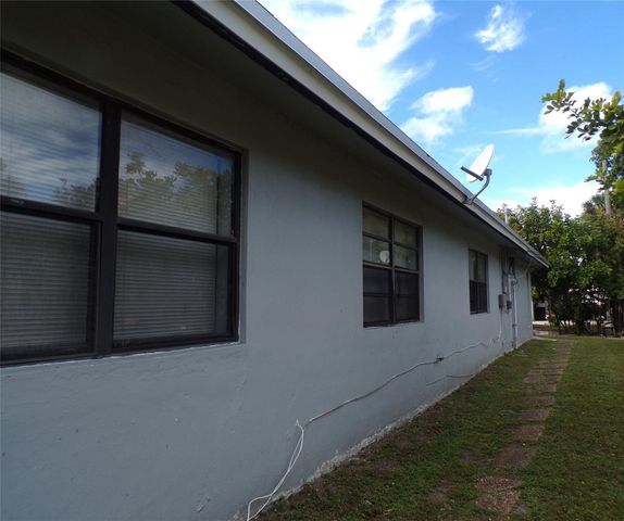 2725 SW 9th Street, Fort Lauderdale, FL 33312