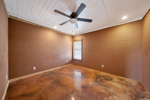 155 County Road 6712, Natalia, TX 78059