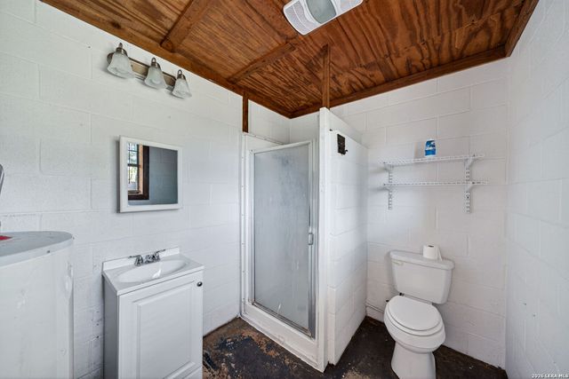 155 County Road 6712, Natalia, TX 78059