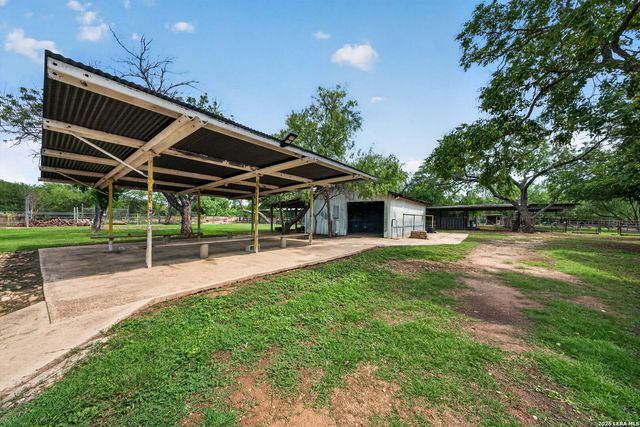 155 County Road 6712, Natalia, TX 78059