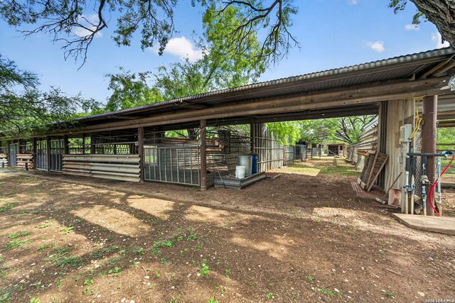 155 County Road 6712, Natalia, TX 78059