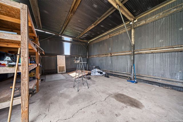 155 County Road 6712, Natalia, TX 78059