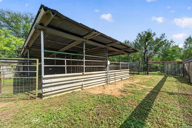 155 County Road 6712, Natalia, TX 78059