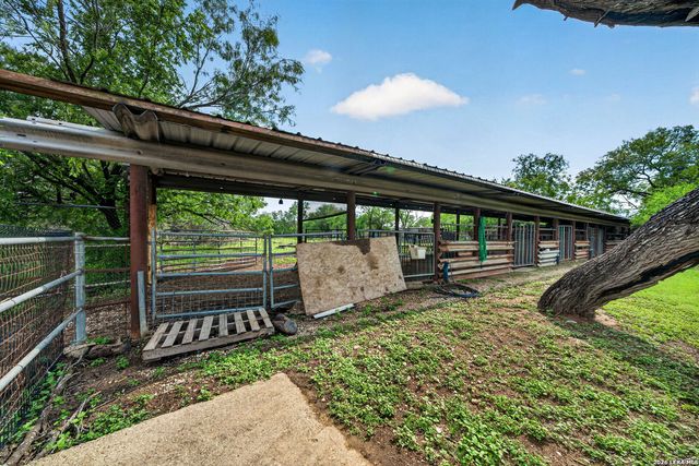 155 County Road 6712, Natalia, TX 78059