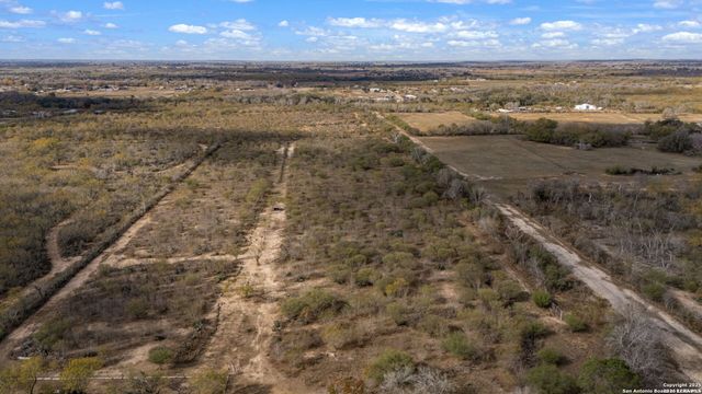 155 County Road 6712, Natalia, TX 78059