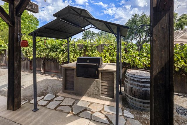 5730 Morningside Ct, Rocklin, CA 95677