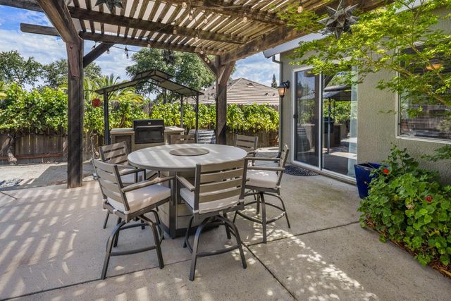 5730 Morningside Ct, Rocklin, CA 95677