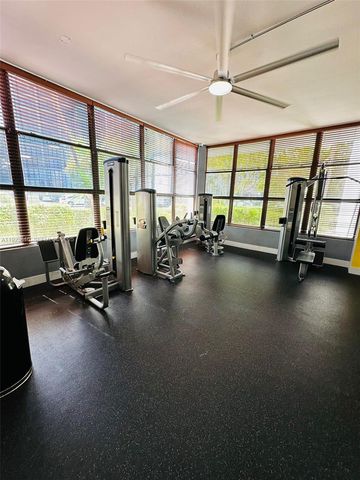 800 Parkview Dr 124, Hallandale Beach, FL 33009