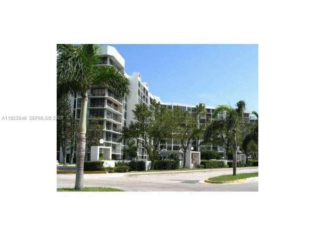 800 Parkview Dr 124, Hallandale Beach, FL 33009