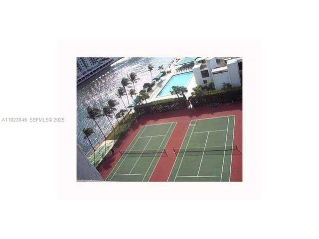 800 Parkview Dr 124, Hallandale Beach, FL 33009