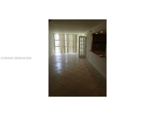 800 Parkview Dr 124, Hallandale Beach, FL 33009