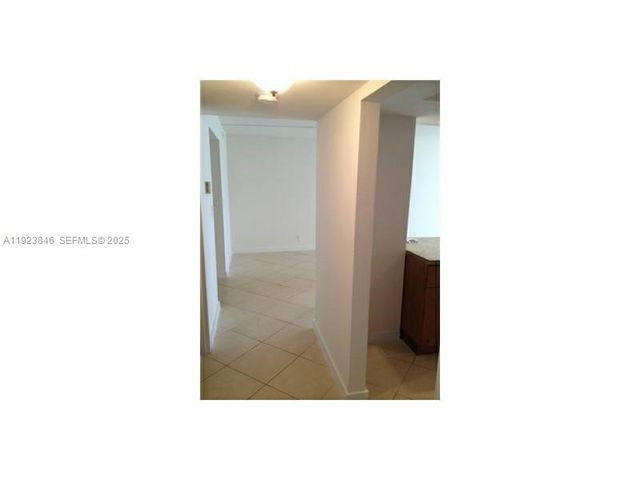 800 Parkview Dr 124, Hallandale Beach, FL 33009