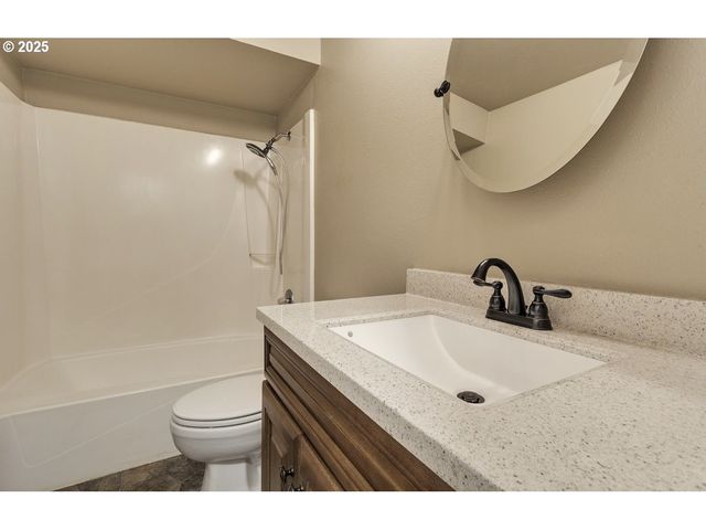 1470 Se WALNUT St 210, Hillsboro, OR 97123